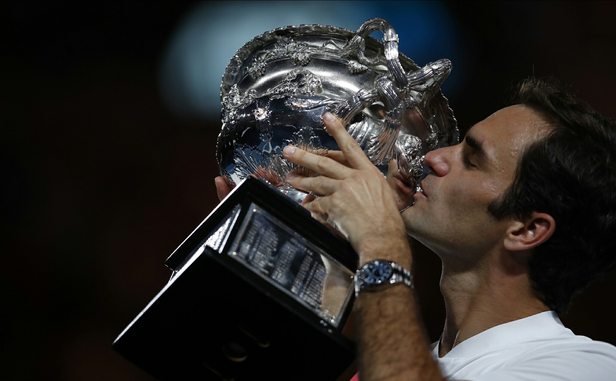 开云下载-日本队带队取胜！，费德勒重要时刻夺冠上演精彩一战(费德勒晋级决赛视频)